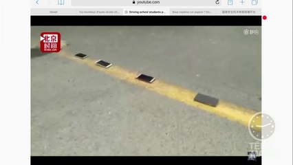 Faire un créneau avec son téléphone, c'est possible !