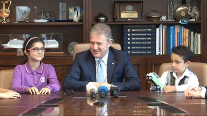 Serviste unutulan Alperen’in ablası başkanlık koltuğunda