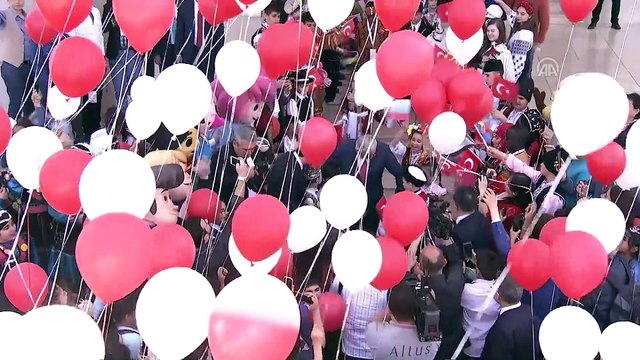 Başbakan Binali Yıldırım, Çankaya Köşkü'nün bahçesinde çocuklar ile bir araya geldi - ANKARA
