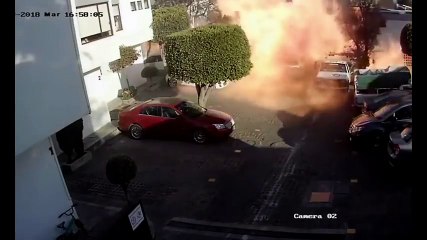 Ils tentent de remorquer une citerne de gaz mais ça tourne mal