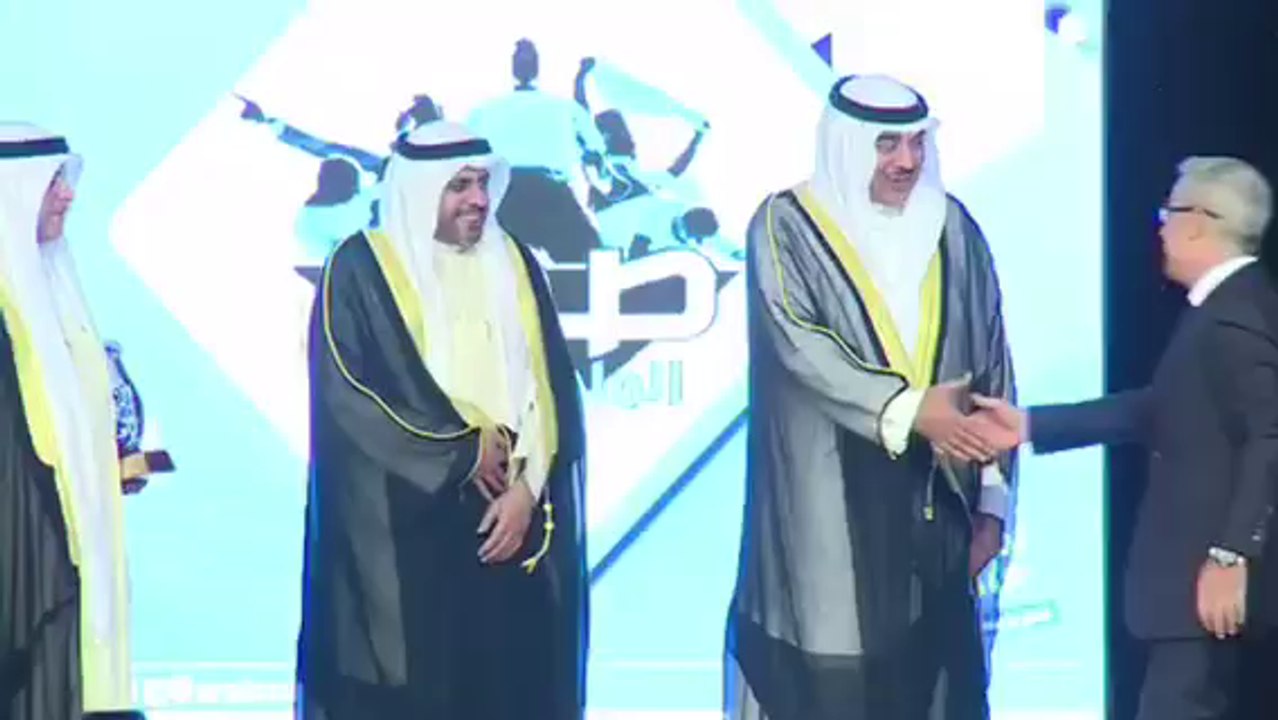 الآغا يتسلم جائزة ملتقى الإعلام العربي