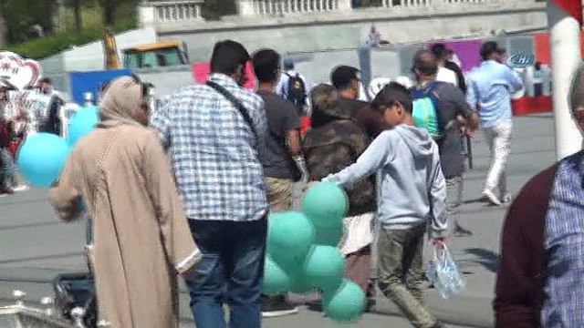 Yaşıtları eğlenirken onlar ekmek parası için çalışıyor