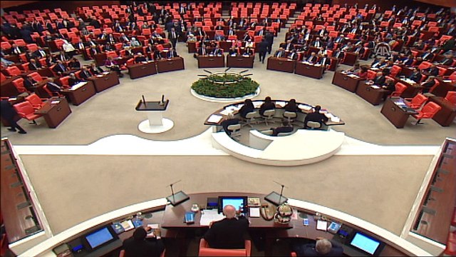 İlknur İnceöz ve Özgür Özel - CHP'den 15 milletvekilinin İYİ Parti'ye geçmesi - TBMM