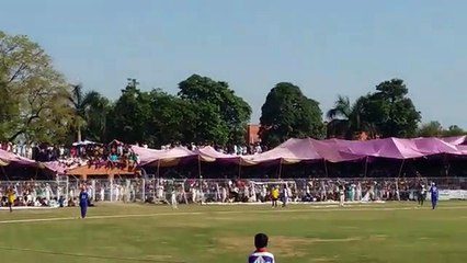 Misbah ul haq Vs Wahab Riaz in Sargodha stadium - Video Dailymotion