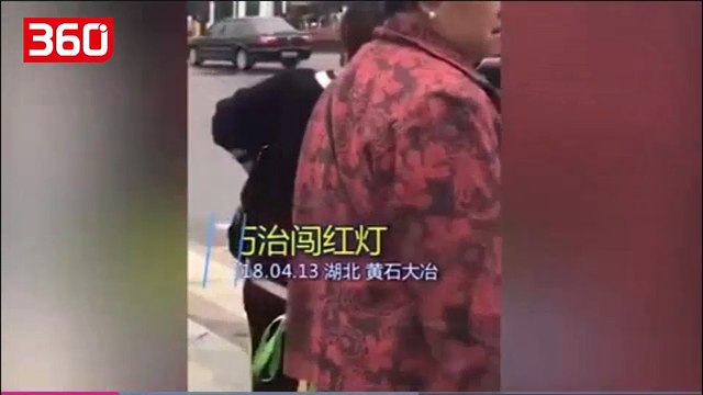 Qeveria kineze ka gjetur një zgjidhje madhështore për këmbësorët që nuk respektojnë semaforin (360video)