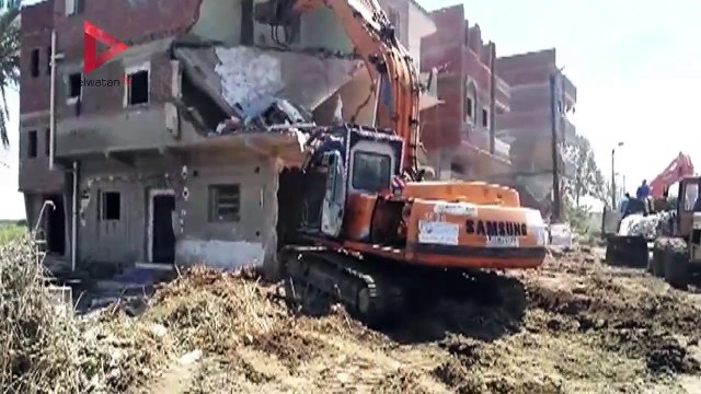 مدير أمن الدقهلية يقود حملة لإزالة التعديات علي بحيرة المنزلة