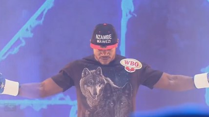 Le champion a choisi notre chemise et notre nom pour son entrée dans la soirée de boxe..