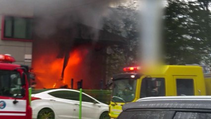 인천 도색공장에 불...소방관 100명 투입 30분만에 진화 / YTN