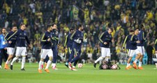 Fenerbahçeli Taraftarlar, Antalyaspor Maçında Şenol Güneş ve Beşiktaş'a Tepki Gösterdi