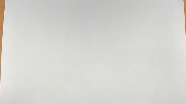 Собака играет