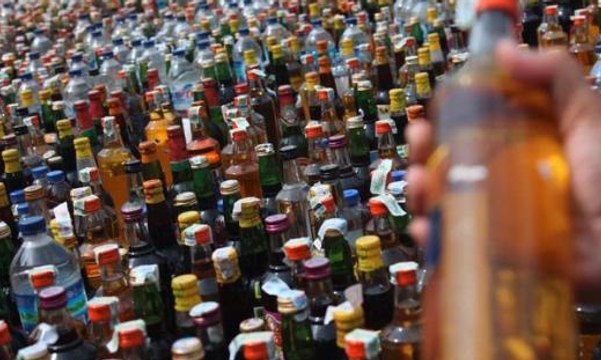2 Warga Dibawa ke RS Diduga Konsumsi Miras Oplosan