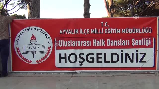 Ayvalık'ta 5. Uluslararası Halk Oyunları Şenliği