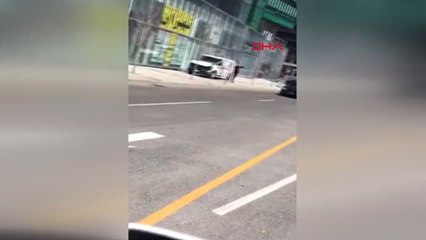 Toronto'da Yayaların Arasına Araç Daldı