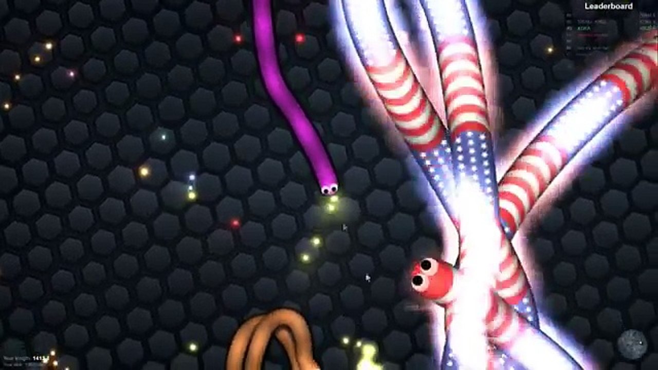 ME ENCUENTRO AL GUSANO MAS LARGO DE SLITHER.IO ¡¡218.000 DE MASA!! (WORLD RECORD)