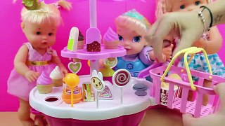 Juguetes de cocina - Carrito de helados | Bebé Elsa y las Bebés Nenuco comen helados