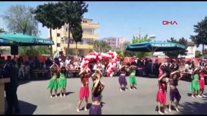 23 Nisan gösterisi, çocukların kıyafeti nedeniyle yarıda kesildi