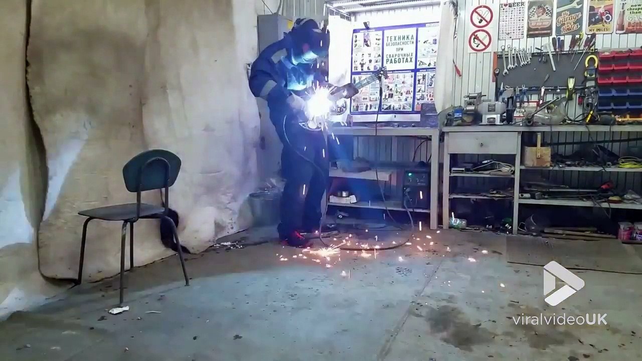 Jouer de la guitare électrique au fer à souder !