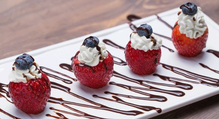 طريقة عمل الفراولة المحشية