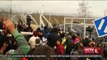 Migrantes y policía se enfrentan en frontera entre Macedonia y Grecia