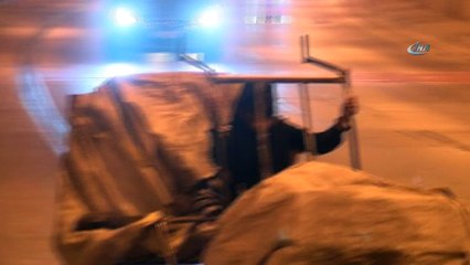 Dolmabahçe Tüneli’nde kağıt toplayıcı çocukların tehlikeli oyunu kamerada