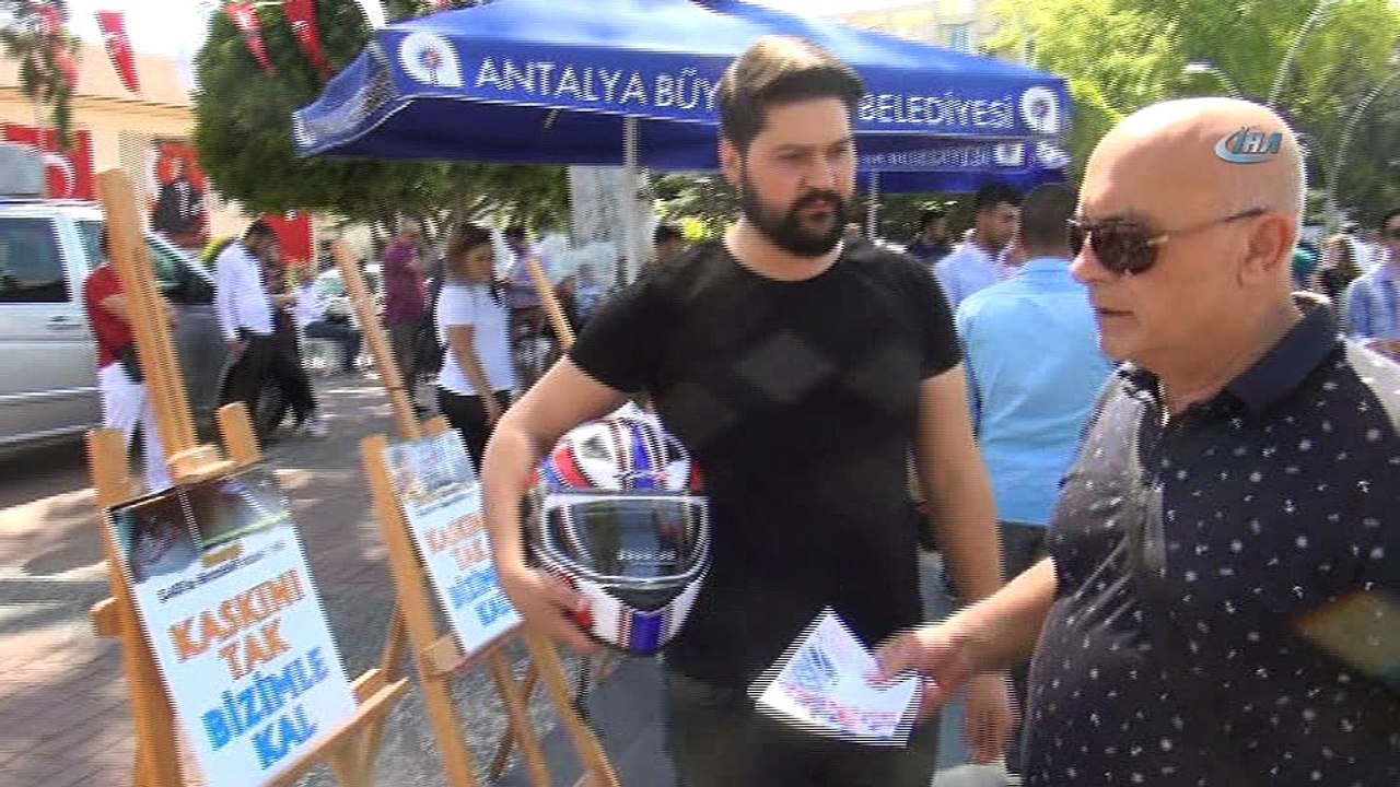 Motosikletçilerden 'kask' konvoyu