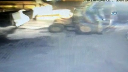 Büyükçekmece göl havzasına kimyasal atığın bırakıldığı anlar kamerada