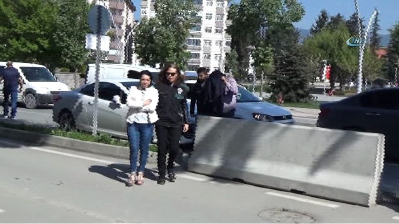 Bolu'da durdurulan çiftin arabasında 8 kilo 30 gram uyuşturucu çıktı