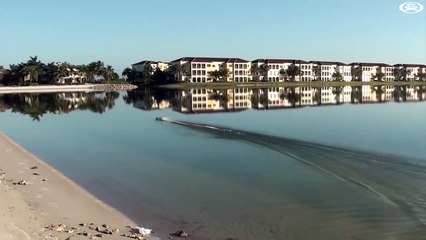 Ce bateau RC va à une vitesse folle