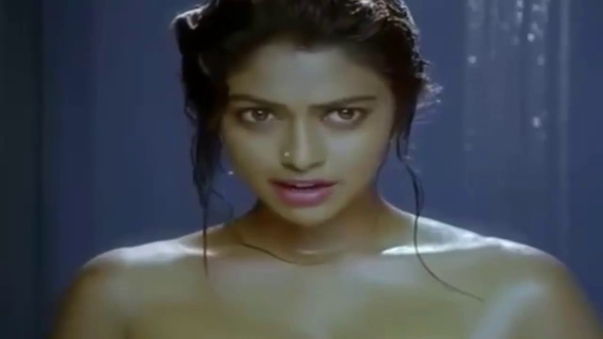 Actress Amalapaul Sex Video Porn - Tamil Actress Amala Paul's So-hot Entertainment X Scene From Bollywood  Movie - New Viral Video - video Dailymotion