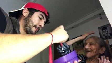 VOZINHA QUER COMER MEUS DEDOS TENHO MEDO AI KKKKKKKKK