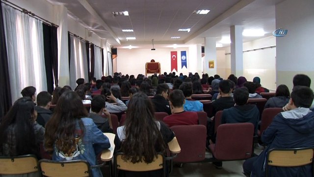 Öğretmenler hayallerini tiyatro sahnesinde gerçekleştiriyor