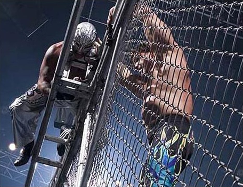 Eddie Guerrero vs Rey Mysterio - SmackDown: September 9, 2005 (Highlights)