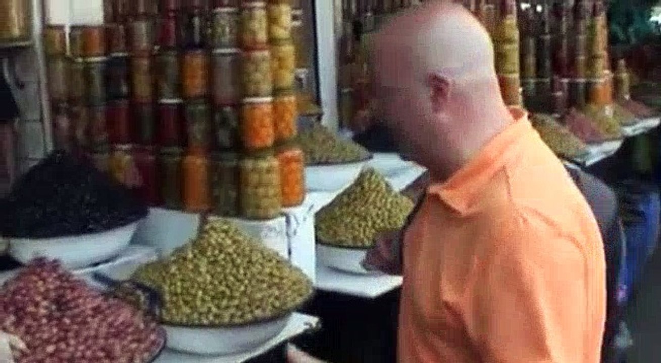Bizarre Foods S01E02