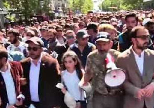 Opposition Leader Pashinian Leads Supporters Through Yerevan to Mark Armenian Genocide