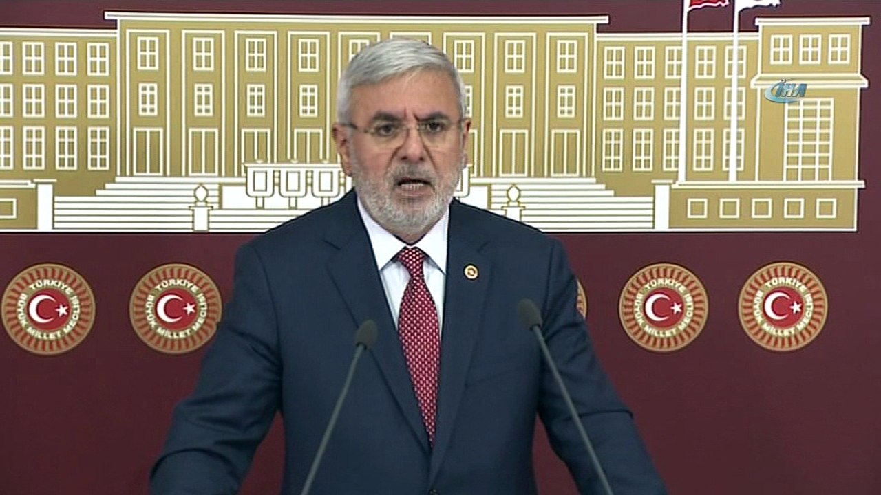 AK Parti İstanbul Milletvekili Mehmet Metiner:'Cumhurbaşkanımızın uçağı indiğinde, hala darbeciler havalimanında bulunuyorlardı. Tankların içinde darbeciler bulunuyordu. O tankları teslim aldığımızda darbeciler hala havalimanında faal olarak