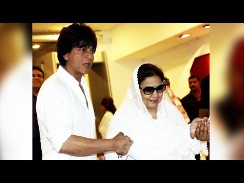 Shahrukh Khan ने दिया Farida Jalal को आदरपूर्वक सम्मान Vinod Khanna के प्राथना सभा पर