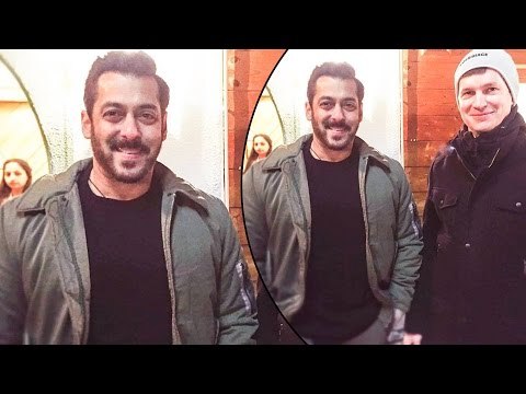 Salman Khan अपने Austrian Crew Member के साथ Pose करते हुए | Tiger Zinda Hai