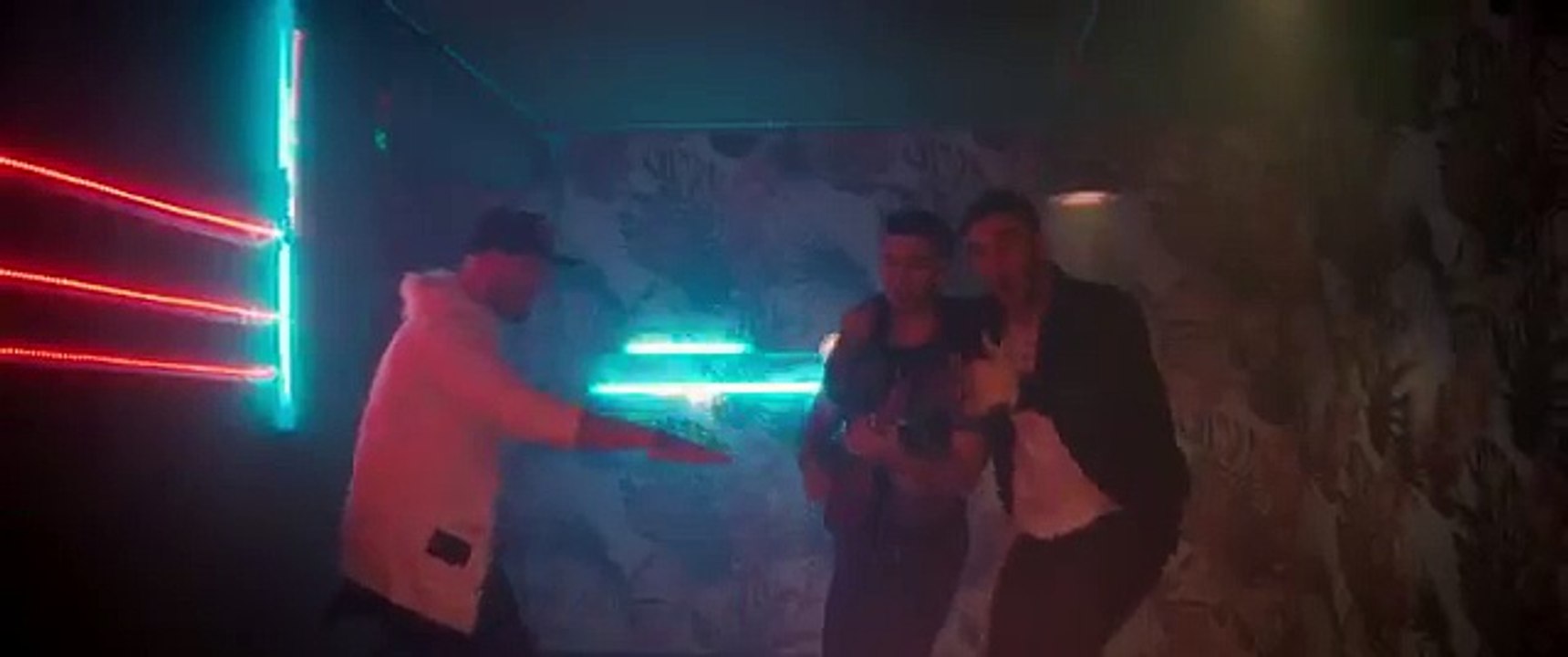 Bésame - Valentino Ft MTZ Manuel Turizo (Video Oficial)