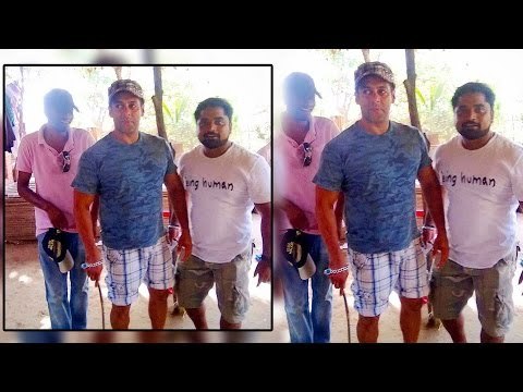 Salman Khan अपने Trainer Rakesh Udiyar के साथ Pose करते हुए