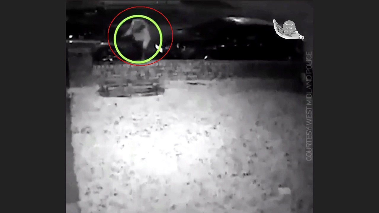 The harrowing moment a 15 Year girl hides from a group of 8 thugs with bats
