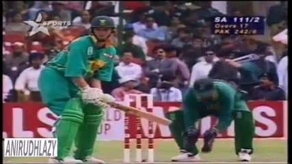 Saqlain Mushtaq 2sra... Amazing bowler