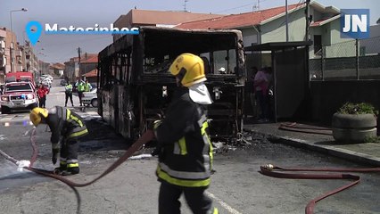 Autocarro da Resende que ardeu em Matosinhos tinha 20 anos