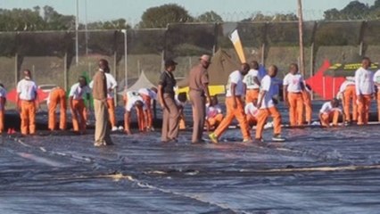 Un retrato de Mandela hecho con miles de mantas para verlo desde el espacio