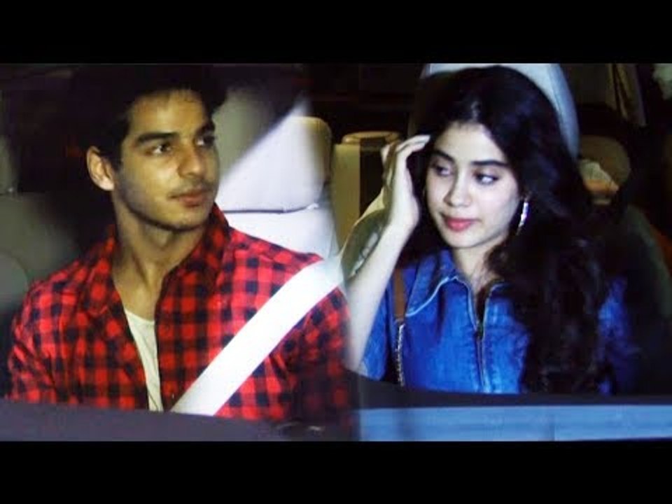 Jhanvi Kapoor और Ishan Khattar साथ साथ पहोचे Sridevi के MOM मूवी के SPECIAL Screening पर