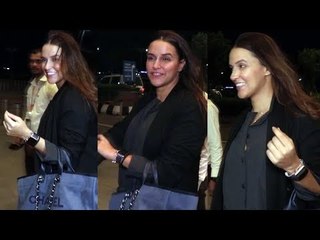 Neha Dhupia दिखी Airport पर  | गयी  IIFA Awards के लिए