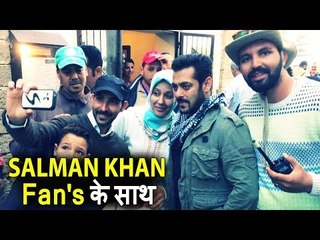 Salman Khan ने Tiger Zinda Hai  के सेट पर Khalid और प्रशंसकों के साथ Morocco में फोटो खिचवाई