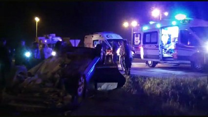 Takla atan araçtan baba ve oğlu burunları kanamadan çıktı