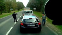 Routier vs Automobiliste qui jette ses ordures par la fenêtre