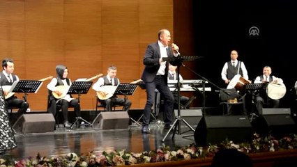 Sümer Ezgü Bursa'da Konser Verdi