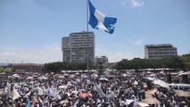 Guatemaltecos se movilizan para exigir renuncia de Morales tras señalamiento